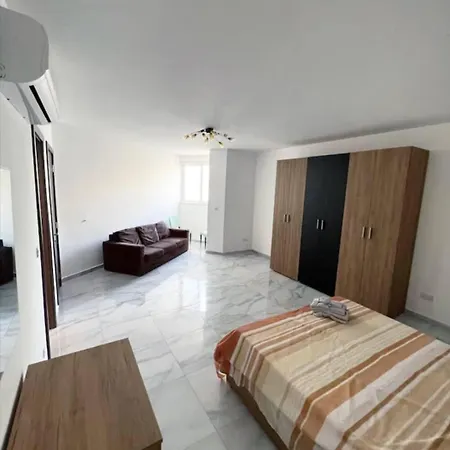 3br Steps To St George Bay, St Julian's شقة بيمبروك