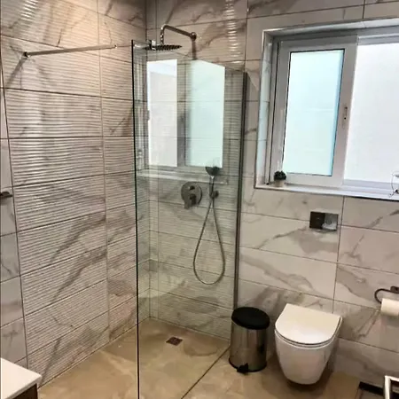3br Steps To St George Bay, St Julian's بيمبروك