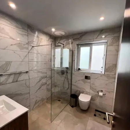 아파트 3br Steps To St George Bay, St Julian's *