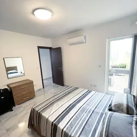 3br Steps To St George Bay, St Julian's 아파트 펨브로크