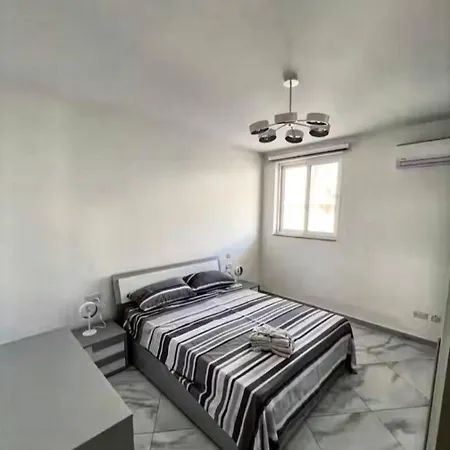 公寓 3br Steps To St George Bay, St Julian's *